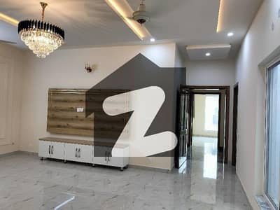 ای ۔ 11/1 ای ۔ 11,اسلام آباد میں 5 کمروں کا 10 مرلہ مکان 9.0 کروڑ میں برائے فروخت۔