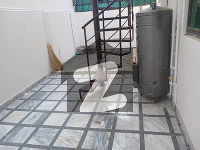 جی ۔ 10/2 جی ۔ 10,اسلام آباد میں 5 کمروں کا 1 کنال مکان 3.85 لاکھ میں کرایہ پر دستیاب ہے۔