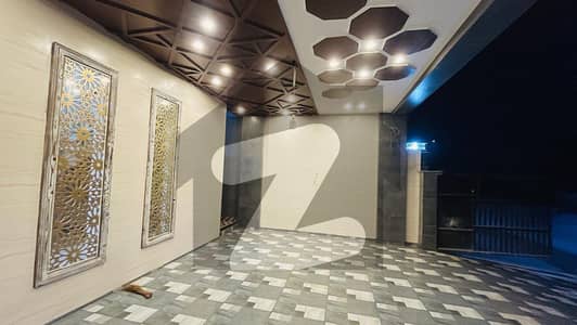 ایڈن آچرڈ فیصل آباد میں 5 کمروں کا 10 مرلہ مکان 4.95 کروڑ میں برائے فروخت۔