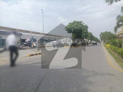 ڈی ایچ اے فیز 6 - بلاک ای فیز 6,ڈیفنس (ڈی ایچ اے),لاہور میں 1 کنال رہائشی پلاٹ 5.65 کروڑ میں برائے فروخت۔