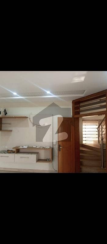 10 MARLA BEAUTIFULL NEW HOUSE AVAILBLE FOR RENT