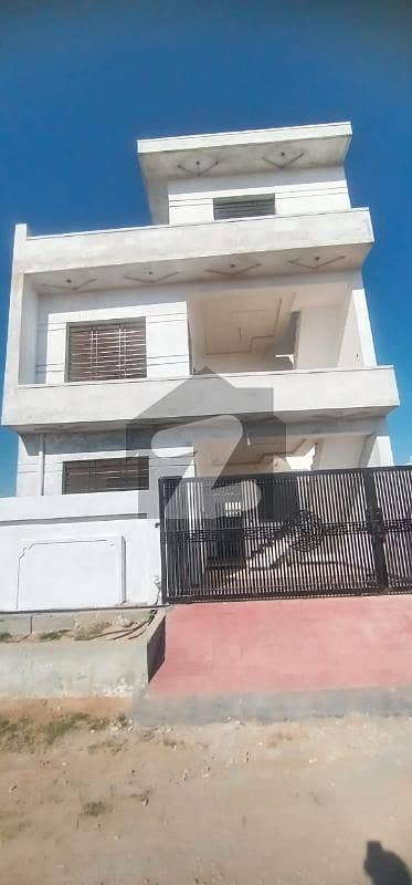 university town Islamabad 5marla house available for sale investors rate