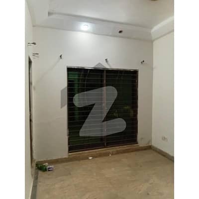 ایگزیکٹو کاٹیجز پیراگون سٹی,لاہور میں 3 کمروں کا 3 مرلہ مکان 60.0 ہزار میں کرایہ پر دستیاب ہے۔