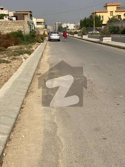 ڈی ایچ اے فیز 8 ڈی ایچ اے ڈیفینس,کراچی میں 1 کنال رہائشی پلاٹ 17.0 کروڑ میں برائے فروخت۔