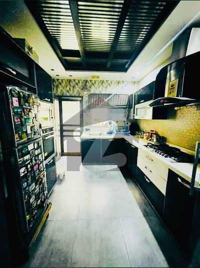 ڈی ایچ اے فیز 5 ڈیفنس (ڈی ایچ اے),لاہور میں 4 کمروں کا 8 مرلہ مکان 3.95 کروڑ میں برائے فروخت۔