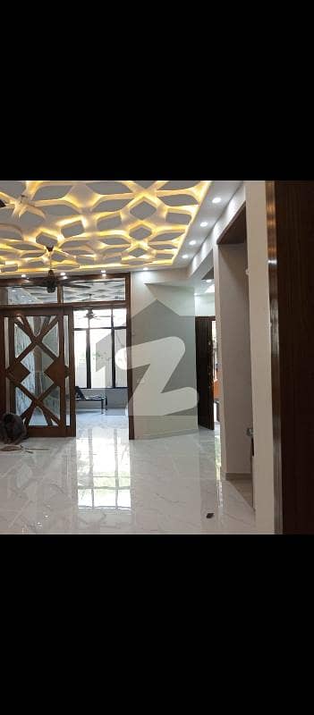 بحریہ ٹاؤن فیز 7 بحریہ ٹاؤن راولپنڈی,راولپنڈی میں 5 کمروں کا 10 مرلہ مکان 4.2 کروڑ میں برائے فروخت۔