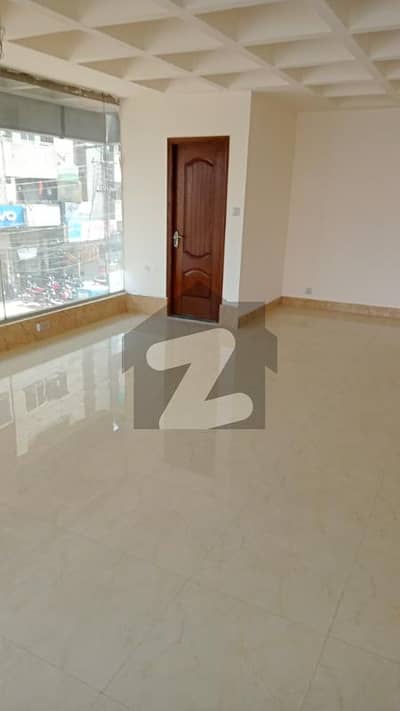 ایم ایم عالم روڈ گلبرگ,لاہور میں 5 مرلہ دکان 3.7 لاکھ میں کرایہ پر دستیاب ہے۔