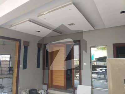 گلریز ہاؤسنگ سکیم راولپنڈی میں 4 کمروں کا 8 مرلہ مکان 2.7 کروڑ میں برائے فروخت۔