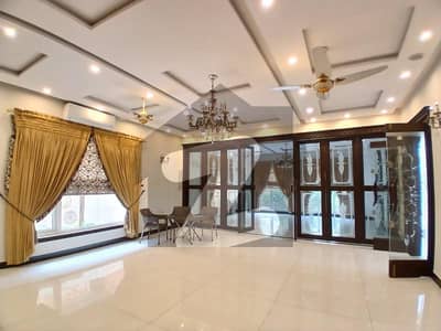 ڈی ایچ اے فیز 6 ڈیفنس (ڈی ایچ اے),لاہور میں 5 کمروں کا 1 کنال مکان 4.25 لاکھ میں کرایہ پر دستیاب ہے۔