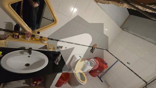 اتحاد کمرشل ایریا ڈی ایچ اے فیز 6,ڈی ایچ اے ڈیفینس,کراچی میں 3 کمروں کا 8 مرلہ فلیٹ 1.7 لاکھ میں کرایہ پر دستیاب ہے۔