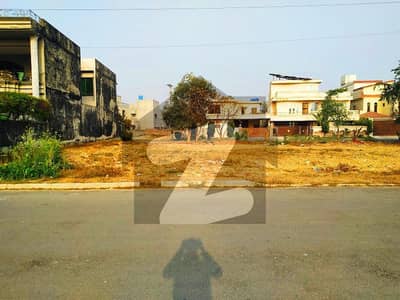 1 Kanal Confirm Plot is up for sale at Prime Location