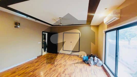 ڈی ایچ اے فیز 5 ڈیفنس (ڈی ایچ اے),لاہور میں 5 کمروں کا 1 کنال مکان 7.75 کروڑ میں برائے فروخت۔