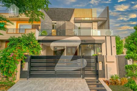 ڈی ایچ اے 9 ٹاؤن ڈیفنس (ڈی ایچ اے),لاہور میں 4 کمروں کا 8 مرلہ مکان 4.1 کروڑ میں برائے فروخت۔