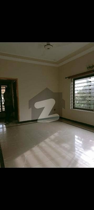 جی ۔ 13 اسلام آباد میں 3 کمروں کا 10 مرلہ زیریں پورشن 1.1 لاکھ میں کرایہ پر دستیاب ہے۔