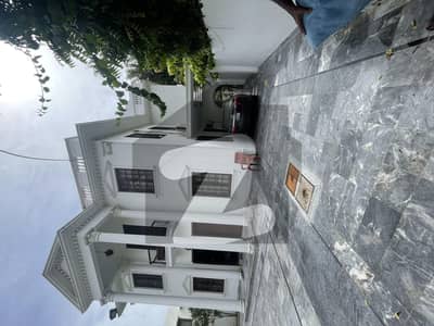 ڈی ایچ اے فیز 8 ڈی ایچ اے ڈیفینس,کراچی میں 6 کمروں کا 1 کنال مکان 11.9 کروڑ میں برائے فروخت۔