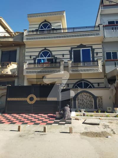 جی ۔ 13 اسلام آباد میں 4 کمروں کا 4 مرلہ مکان 3.9 کروڑ میں برائے فروخت۔