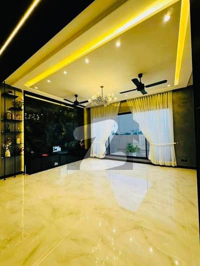 ڈی ایچ اے فیز 5 ڈیفنس (ڈی ایچ اے),لاہور میں 5 کمروں کا 1 کنال مکان 8.2 کروڑ میں برائے فروخت۔