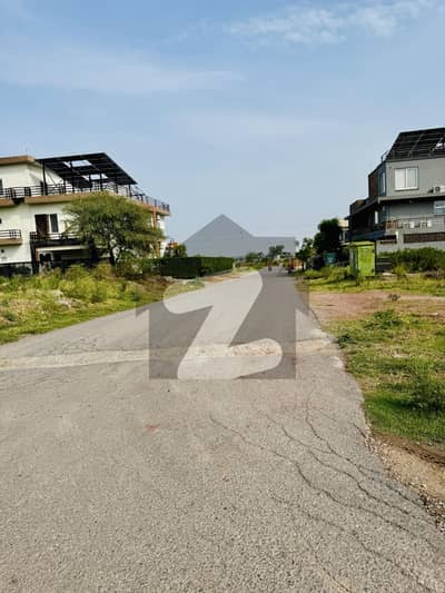 35x70 Top Location Plot For Sale In D-12/4