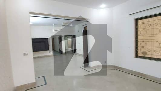 جوہر ٹاؤن فیز 1 جوہر ٹاؤن,لاہور میں 2 کمروں کا 9 مرلہ زیریں پورشن 72.0 ہزار میں کرایہ پر دستیاب ہے۔