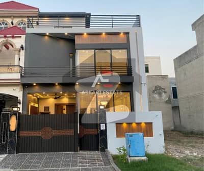 سٹی ہاؤسنگ سوسائٹی گوجرانوالہ میں 4 کمروں کا 5 مرلہ مکان 2.15 کروڑ میں برائے فروخت۔