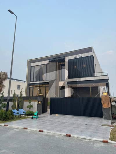 ڈی ایچ اے فیز 7 - بلاک ٹی فیز 7,ڈیفنس (ڈی ایچ اے),لاہور میں 5 کمروں کا 1 کنال مکان 9.25 کروڑ میں برائے فروخت۔