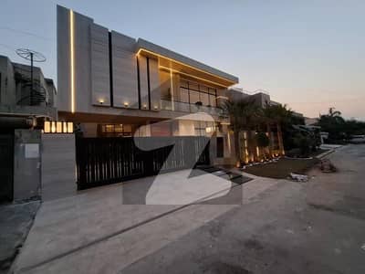 لیک سٹی رائیونڈ روڈ,لاہور میں 5 کمروں کا 1 کنال مکان 10.25 کروڑ میں برائے فروخت۔