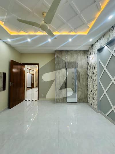 LOWER PORTION FOR RENT IN EDEN BOULEVARD SOCIETY COLLEGE ROAD LHR