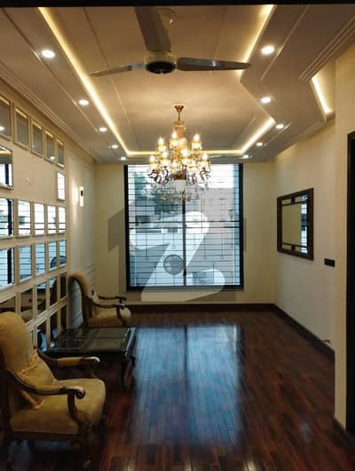 لیک سٹی ۔ سیکٹر ایم ۔ 2اے لیک سٹی,رائیونڈ روڈ,لاہور میں 6 کمروں کا 10 مرلہ مکان 5.25 کروڑ میں برائے فروخت۔