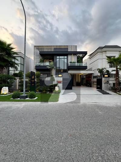 KANAL FURNISEH EYE CATCHING SUPERB LUXURY BUNGALOW FOR SALE