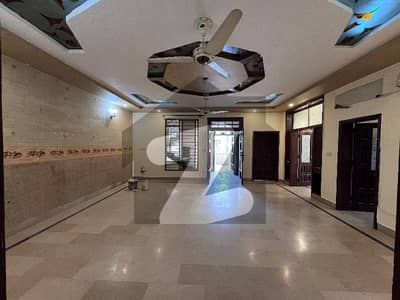 جی ۔ 13/2 جی ۔ 13,اسلام آباد میں 3 کمروں کا 10 مرلہ بالائی پورشن 1.0 لاکھ میں کرایہ پر دستیاب ہے۔