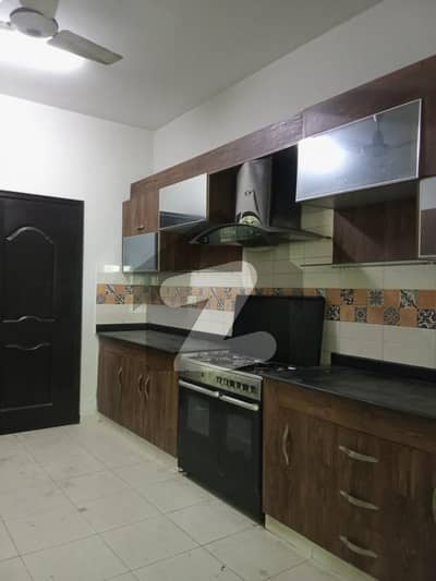 عسکری 11 ۔ سیکٹر بی اپارٹمنٹس عسکری 11,عسکری,لاہور میں 3 کمروں کا 10 مرلہ فلیٹ 1.0 لاکھ میں کرایہ پر دستیاب ہے۔