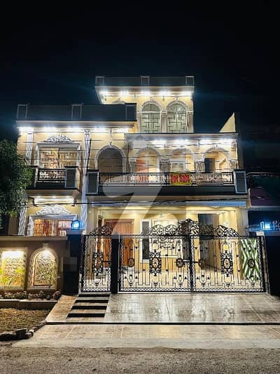 Modern Elegance! 10.5 Marla Luxury House for Sale WAPDA Town, Lahore The Perfect Family Home in a Prime Location Step into luxury with this brand-new 10.5 Marla residence located in the prestigious WAPDA Town. Situated on a wide 40-foot road, this house offers the perfect combination of modern design, spacious living, and a central location near Lahores best amenities.  Property Specifications: Size: 10.5 Marla (Premium Plot Size)