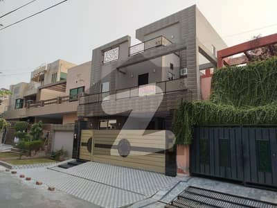 ویلینشیاء ۔ بلاک پی ویلینشیاء ہاؤسنگ سوسائٹی,لاہور میں 5 کمروں کا 10 مرلہ مکان 4.9 کروڑ میں برائے فروخت۔