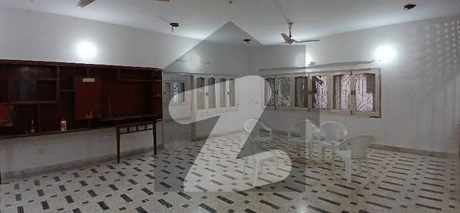 شہید ملت روڈ کراچی میں 6 کمروں کا 8 مرلہ مکان 3.25 لاکھ میں کرایہ پر دستیاب ہے۔