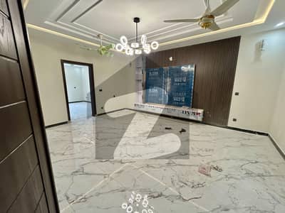 Exclusive 10 Marla Upper Portion | Brand New | (Ground Locked)