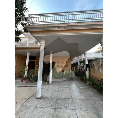 1 Kanal Hot Location (Almost Commercial Facing House) For Sale in Scheme 3