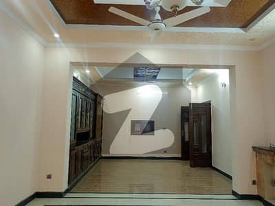 آئی ۔ 8/3 آئی ۔ 8,اسلام آباد میں 3 کمروں کا 14 مرلہ بالائی پورشن 1.7 لاکھ میں کرایہ پر دستیاب ہے۔