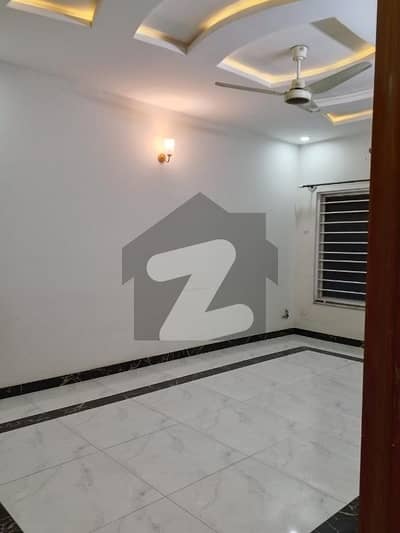 جی ۔ 13 اسلام آباد میں 10 کمروں کا 14 مرلہ مکان 3.7 لاکھ میں کرایہ پر دستیاب ہے۔