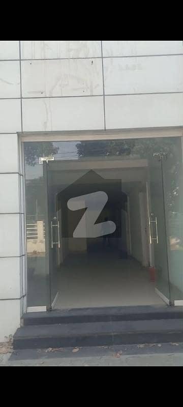 گلبرگ 3 گلبرگ,لاہور میں 4 کنال عمارت 17.0 لاکھ میں کرایہ پر دستیاب ہے۔