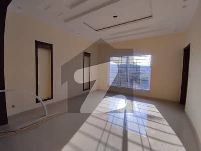 جی ۔ 13 اسلام آباد میں 6 کمروں کا 10 مرلہ مکان 7.7 کروڑ میں برائے فروخت۔