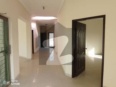 عسکری 10 - سیکٹر سی عسکری 10,عسکری,لاہور میں 5 کمروں کا 1 کنال مکان 9.5 کروڑ میں برائے فروخت۔ عسکری 10 - سیکٹر سی عسکری 10,عسکری,لاہور میں 5 کمروں کا 1 کنال مکان 9.5 کروڑ میں برائے فروخت۔