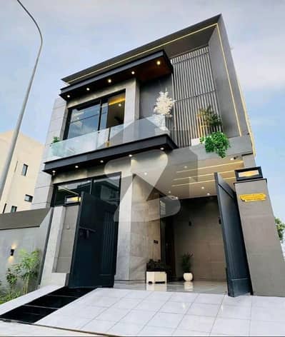 ڈی ایچ اے 9 ٹاؤن ڈیفنس (ڈی ایچ اے),لاہور میں 3 کمروں کا 5 مرلہ مکان 2.0 کروڑ میں برائے فروخت۔