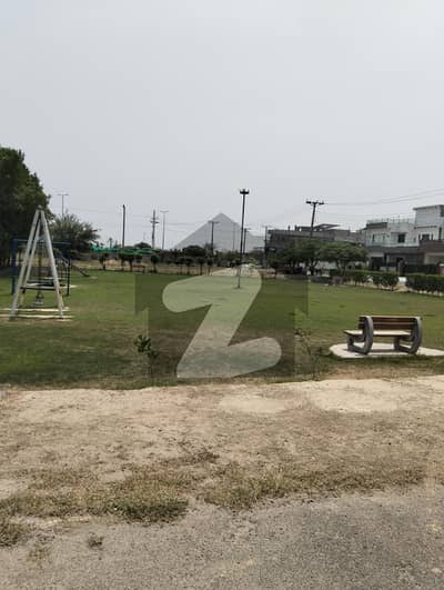 10 Marla Plot Available For Sale In Tariq Garden