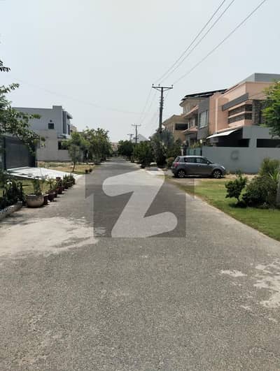 طارق گارڈنز ۔ بلاک بی طارق گارڈنز,لاہور میں 5 مرلہ رہائشی پلاٹ 1.65 کروڑ میں برائے فروخت۔