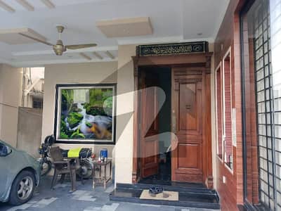 ڈی ایچ اے فیز 1 - بلاک ڈی فیز 1,ڈیفنس (ڈی ایچ اے),لاہور میں 4 کمروں کا 10 مرلہ مکان 4.3 کروڑ میں برائے فروخت۔