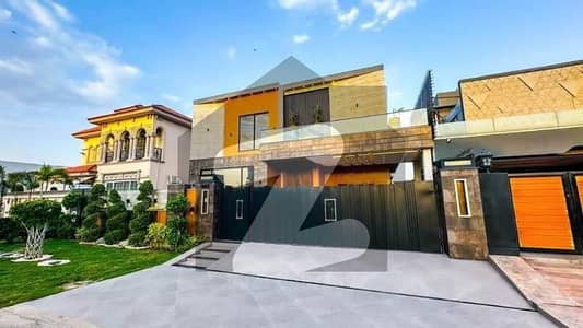 1 Kanal Top Quality Build Luxurious Beautiful Modern Design Villa With Basement For Sale In DHA Lahore Phase 7 Prime Location