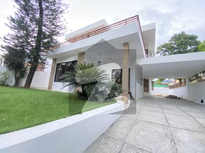 Beautiful house available for rent on prime location