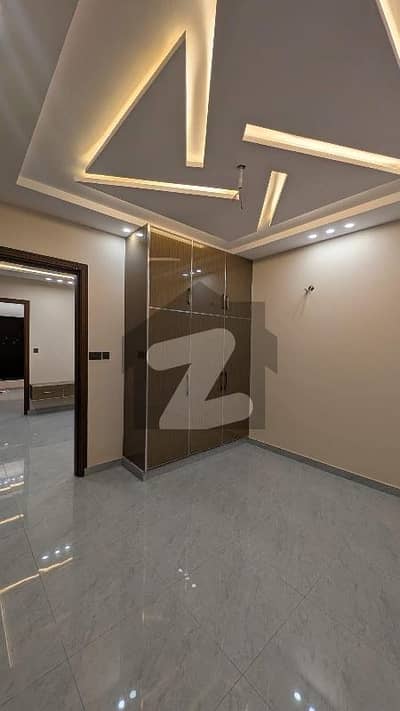 ڈی سی کالونی گوجرانوالہ میں 2 کمروں کا 4 مرلہ فلیٹ 25.0 ہزار میں کرایہ پر دستیاب ہے۔