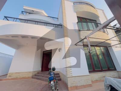 ڈی ایچ اے فیز 8 - زون اے ڈی ایچ اے فیز 8,ڈی ایچ اے ڈیفینس,کراچی میں 6 کمروں کا 1 کنال مکان 14.0 کروڑ میں برائے فروخت۔