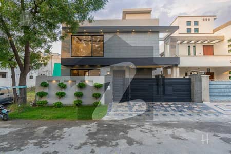 8 MARLA ELEGANT AND FULLY MAINTAINED SUPER HOT LOCATED BUNGALOW IS AVAILABLE FOR SALE IN DHA 9 Town NEAR TO PARK